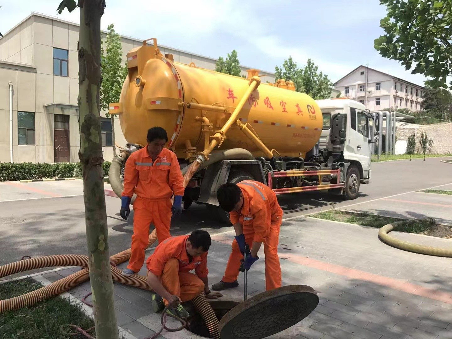 汝州化粪池清理与5-8吨吸粪车施工效率分析